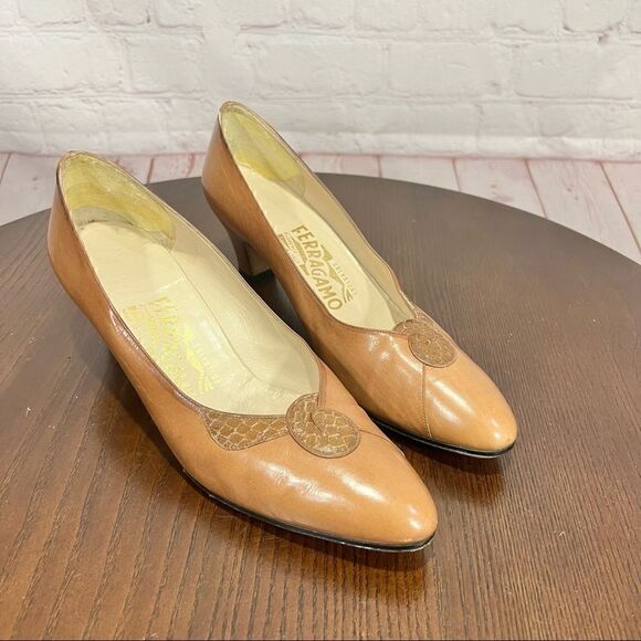 6.5AA SALVATORE FERRAGAMO KITTEN HEEL PUMPS EUC - Picture 1 of 6